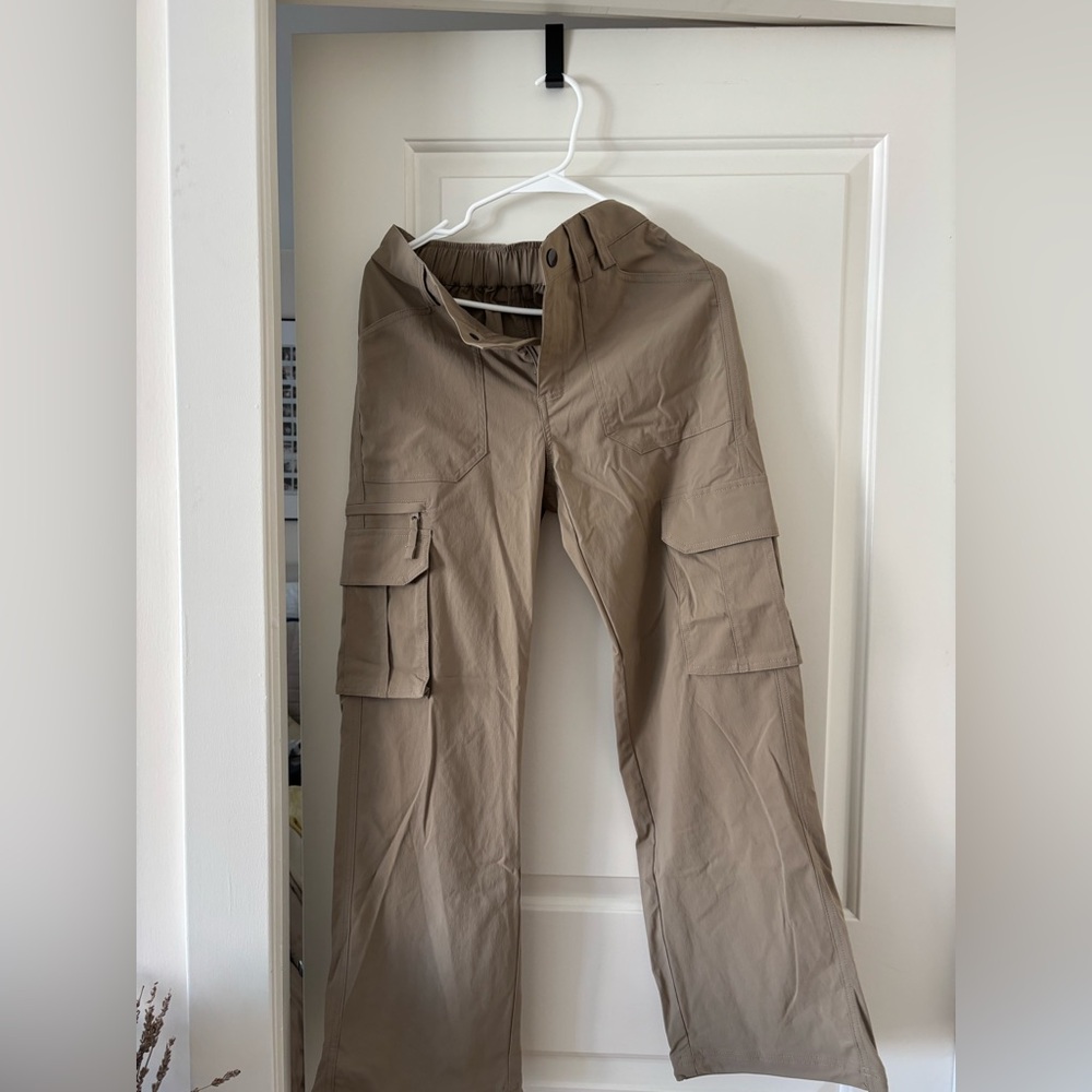 Women's Tan Cargo Pants worn once Perfect condition - Picture 5 of 8
